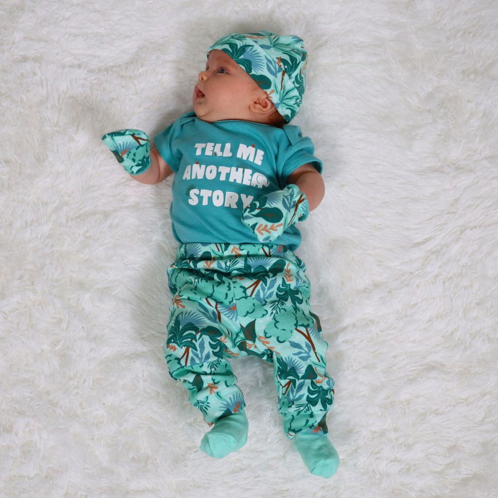 The Peanutshell Newborn Layette Gift Set for Baby Boys or Girls, Blue Green Wild Jungle, 16 Essential Pieces, 0-3 Months